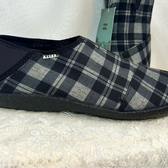 NWT Toms Mens Rodeo Slippers Black Plaid Rubber Sole Size 10 - Picture 2 of 13